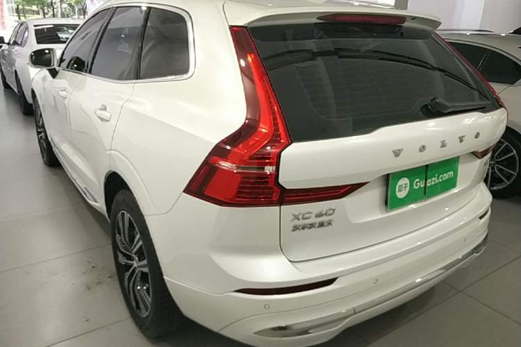 Used Volvo XC60 2022 B5 4x4 Smart Luxury Edition Rear Left 45 Deg