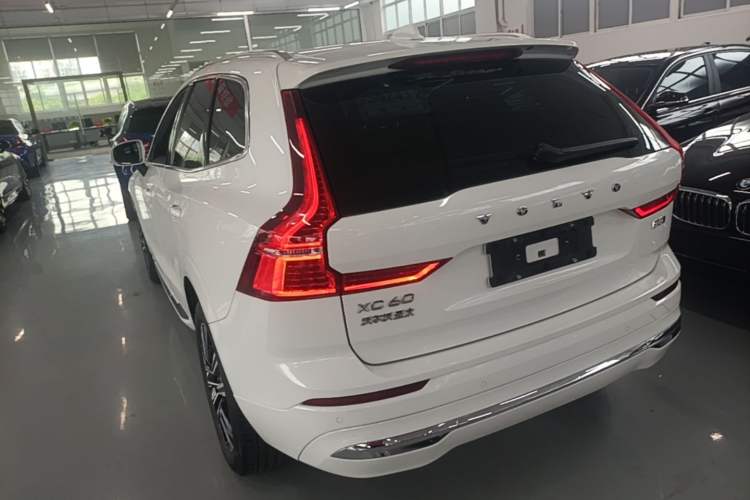 Used Volvo XC60 2022 B5 4x4 Smart Luxury Edition Rear Left 45 Deg