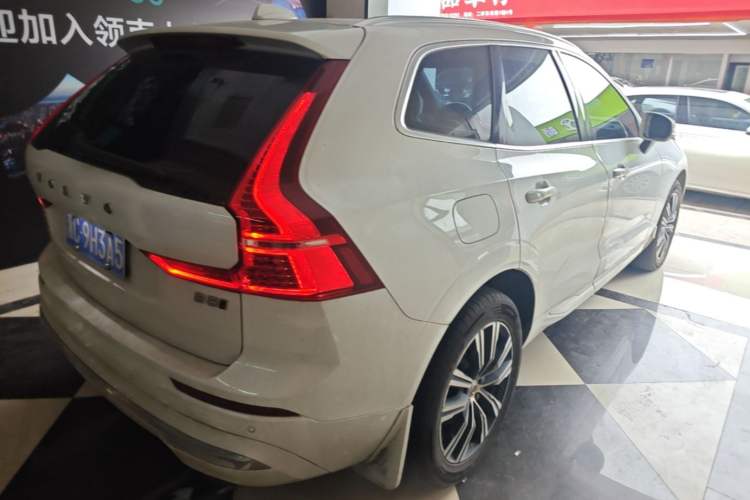 Used Volvo XC60 2022 B5 4x4 Smart Luxury Edition Rear Right 45 Deg