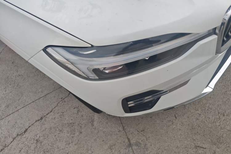 Used Volvo XC60 2022 B5 4x4 Smart Luxury Edition Right Front Headlight