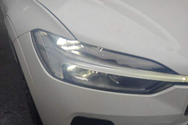 Used Volvo XC60 2022 B5 4x4 Smart Luxury Edition Right Front Headlight