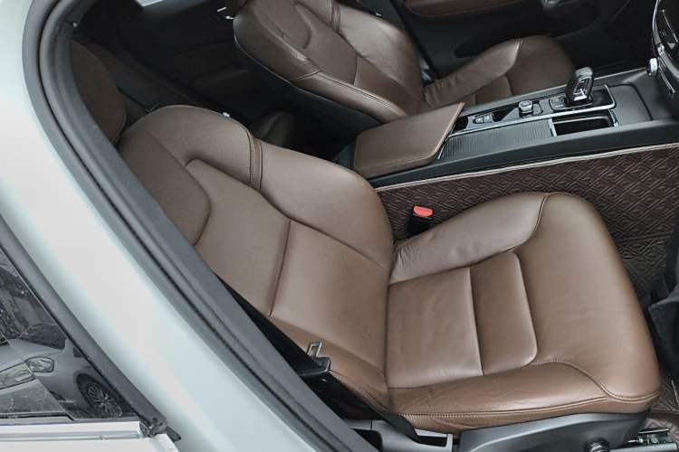 Used Volvo XC60 2022 B5 4x4 Zhiyi Luxury Edition Right Front Seat
