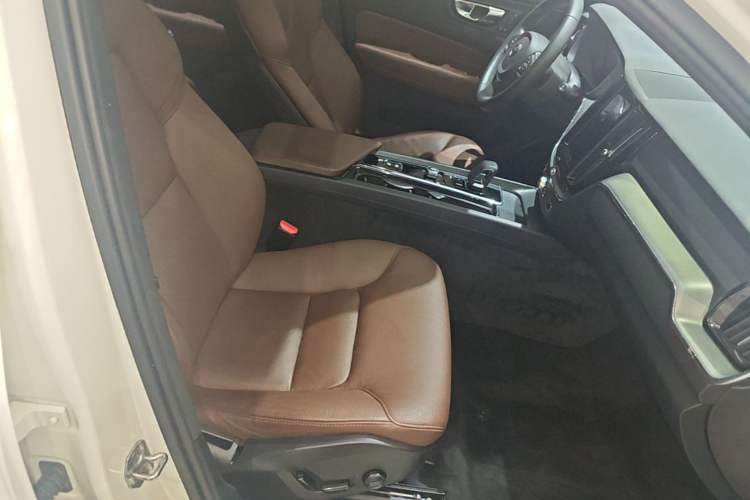Used Volvo XC60 2022 B5 4x4 Zhiyi Luxury Edition Right Front Seat