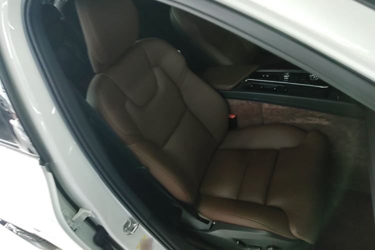 Used Volvo XC60 2022 B5 4x4 Smart Luxury Edition Right Front Seat