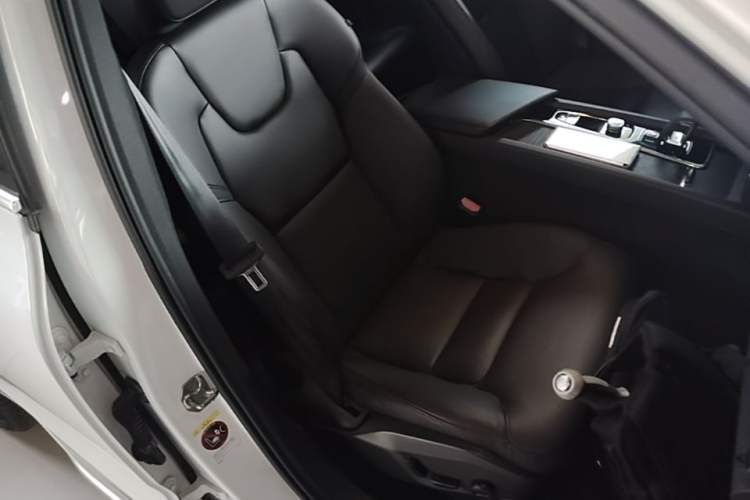 Used Volvo XC60 2022 B5 4x4 Zhiyi Luxury Edition Right Front Seat