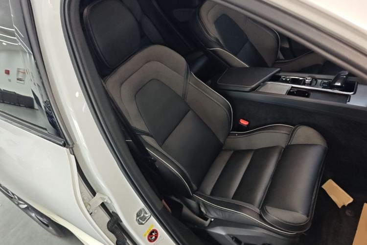 Used Volvo XC60 2022 B5 4x4 Smart & Advanced Sport Edition Right Front Seat