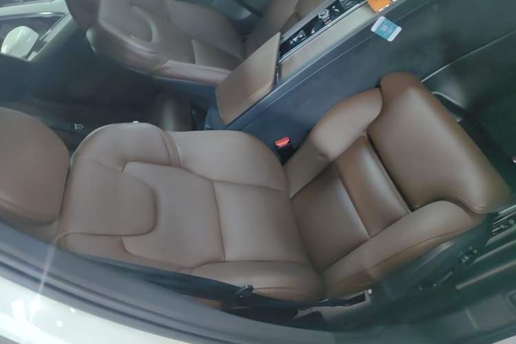 Used Volvo XC60 2022 B5 4x4 Smart Luxury Edition Right Front Seat