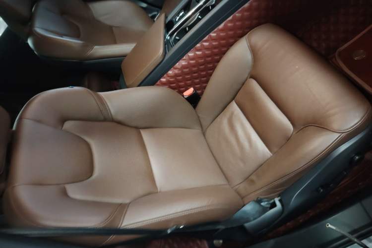 Used Volvo XC60 2022 B5 4x4 Zhiyi Luxury Edition Right Front Seat