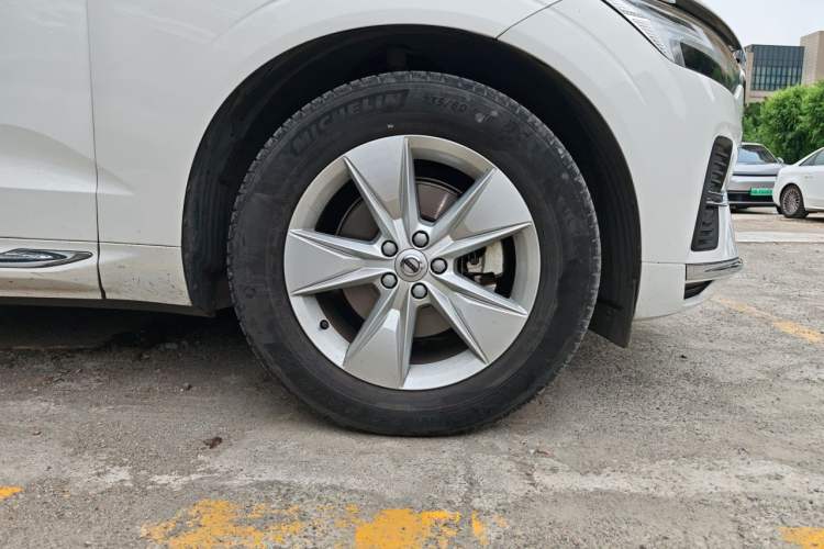 Used Volvo XC60 2022 B5 4x4 Zhiyi Luxury Edition Right Front Wheel Hub
