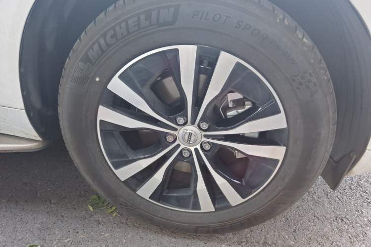 Used Volvo XC60 2022 B5 4x4 Zhiyi Luxury Edition Right Front Wheel Hub