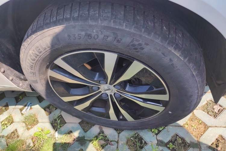 Used Volvo XC60 2022 B5 4x4 Zhiyi Luxury Edition Right Front Wheel Hub