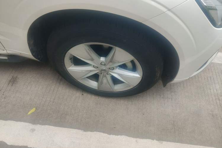Used Volvo XC60 2022 B5 4x4 Zhiyi Luxury Edition Right Front Wheel Hub