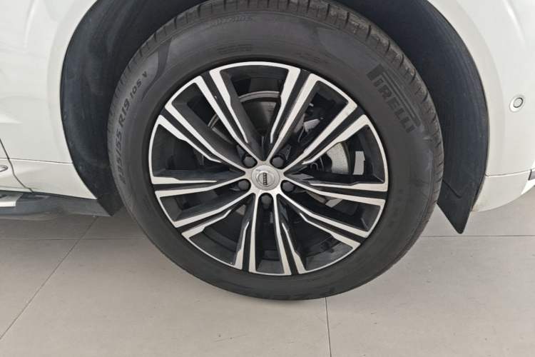 Used Volvo XC60 2022 B5 4x4 Zhiya Luxury Edition Right Front Wheel Hub