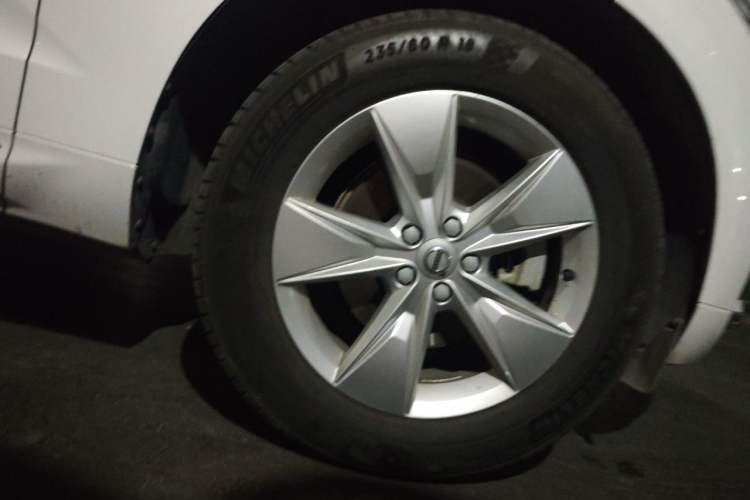 Used Volvo XC60 2022 B5 4x4 Zhiyi Luxury Edition Right Front Wheel Hub