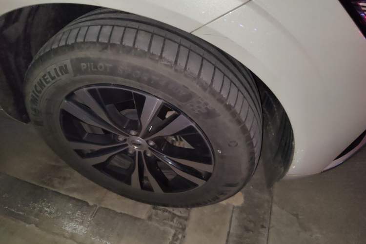 Used Volvo XC60 2022 B5 4x4 Zhiyi Luxury Edition Right Front Wheel Hub