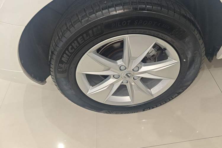 Used Volvo XC60 2022 B5 4x4 Zhiyi Luxury Edition Right Rear Wheel Hub