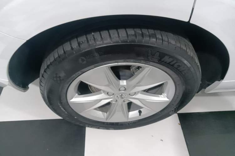 Used Volvo XC60 2022 B5 4x4 Zhiyi Luxury Edition Right Rear Wheel Hub