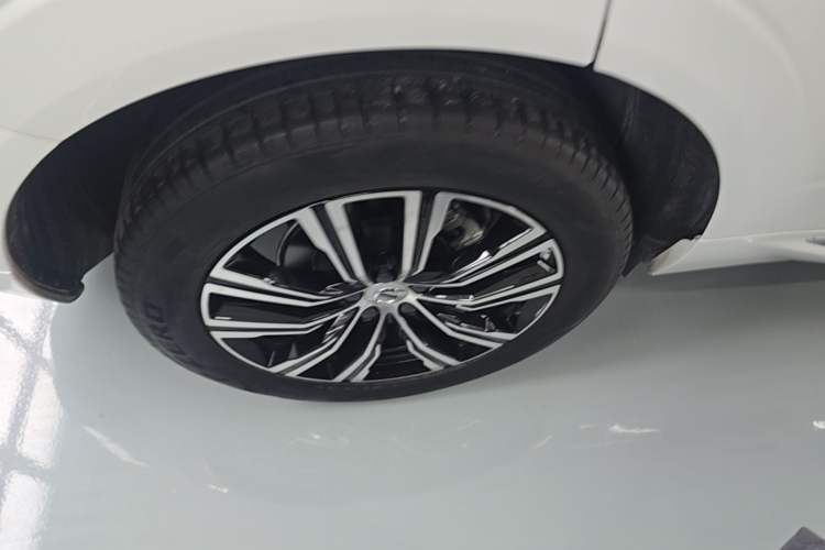 Used Volvo XC60 2022 B5 4x4 Smart Luxury Edition Right Rear Wheel Hub
