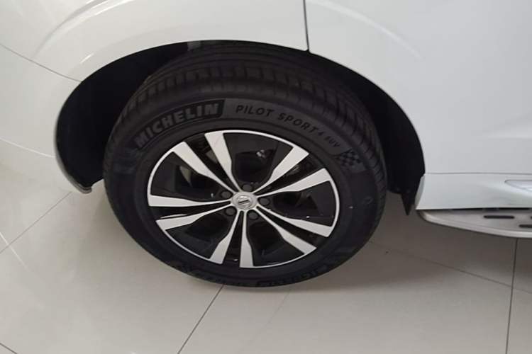 Used Volvo XC60 2022 B5 4x4 Zhiyi Luxury Edition Right Rear Wheel Hub
