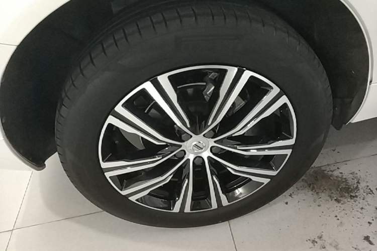 Used Volvo XC60 2022 B5 4x4 Smart Luxury Edition Right Rear Wheel Hub