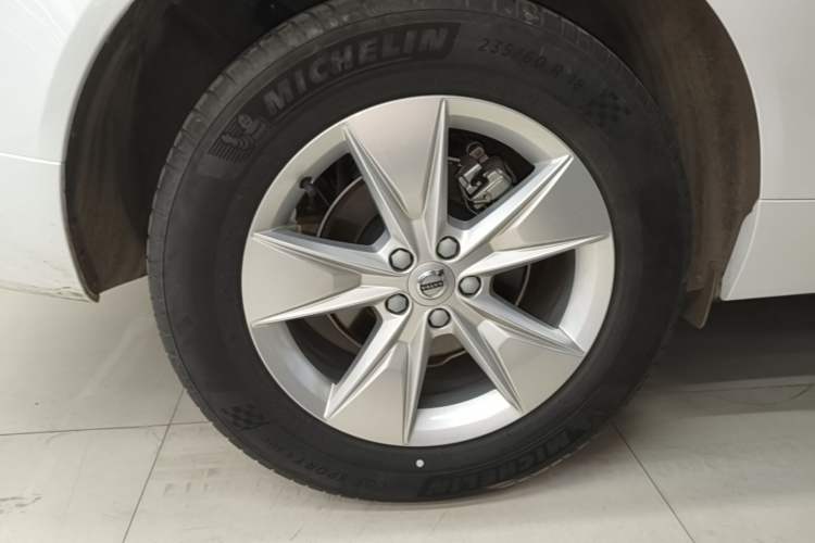 Used Volvo XC60 2022 B5 4x4 Zhiyi Luxury Edition Right Rear Wheel Hub