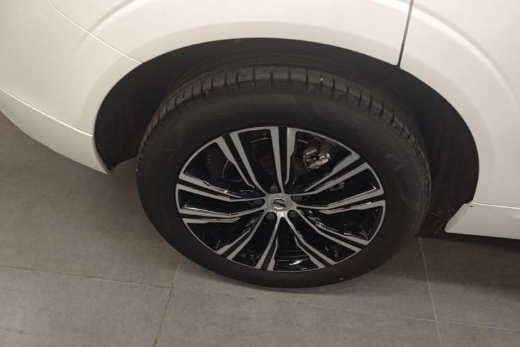 Used Volvo XC60 2022 B5 4x4 Smart Luxury Edition Right Rear Wheel Hub