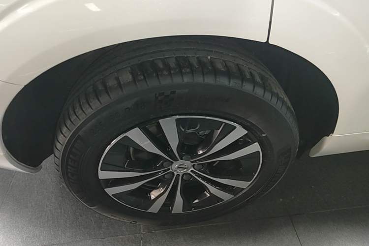 Used Volvo XC60 2022 B5 4x4 Zhiyi Luxury Edition Right Rear Wheel Hub