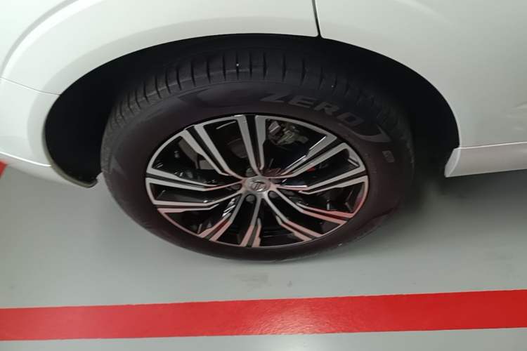 Used Volvo XC60 2022 B5 4x4 Smart Luxury Edition Right Rear Wheel Hub
