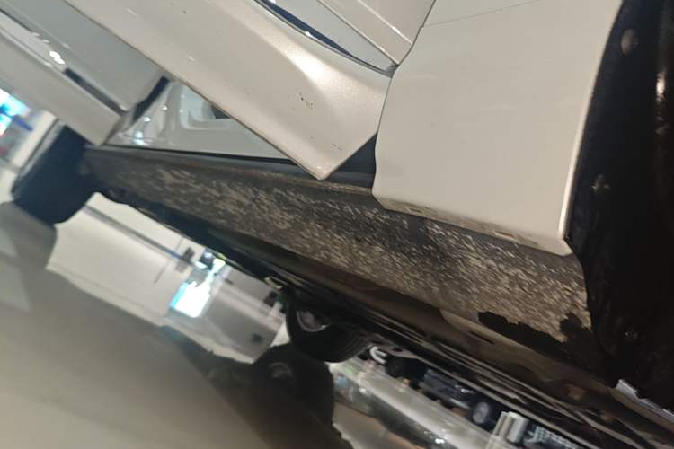 Used Volvo XC60 2022 B5 4x4 Zhiyi Luxury Edition Right Side Sill