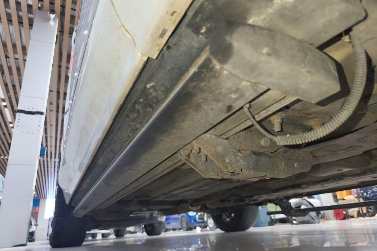 Used Volvo XC60 2022 B5 4x4 Smart Luxury Edition Right Side Sill