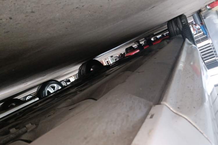 Used Volvo XC60 2022 B5 4x4 Smart & Advanced Sport Edition Right Side Sill