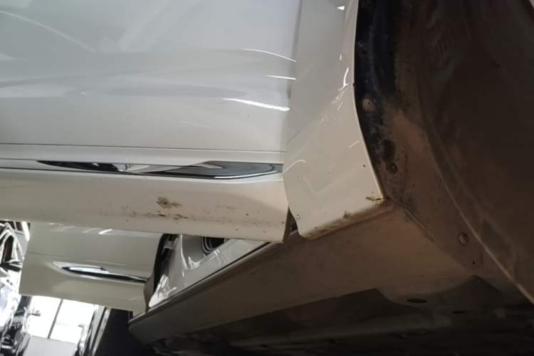Used Volvo XC60 2022 B5 4x4 Zhiyi Luxury Edition Right Side Sill