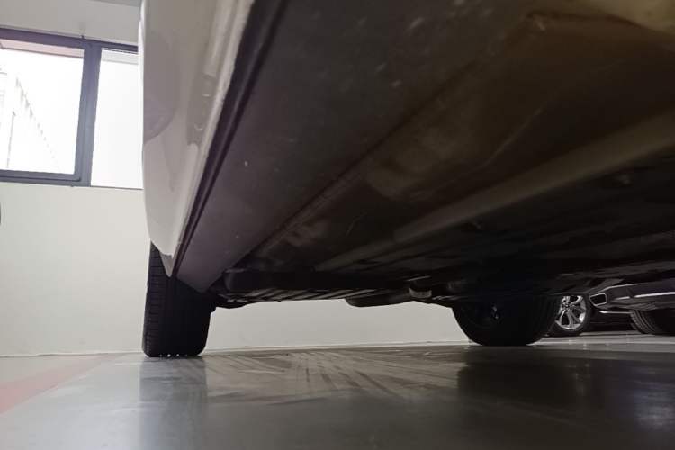 Used Volvo XC60 2022 B5 4x4 Smart Luxury Edition Right Side Sill
