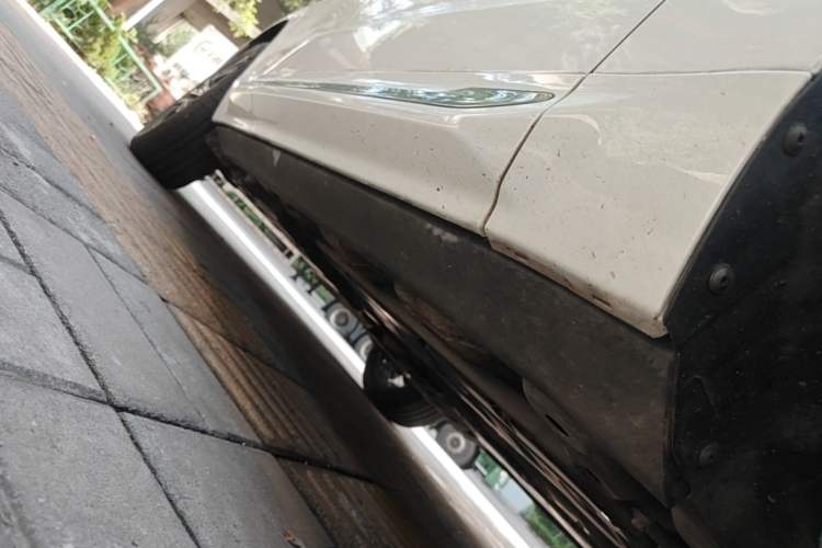 Used Volvo XC60 2022 B5 4x4 Smart Luxury Edition Right Side Sill