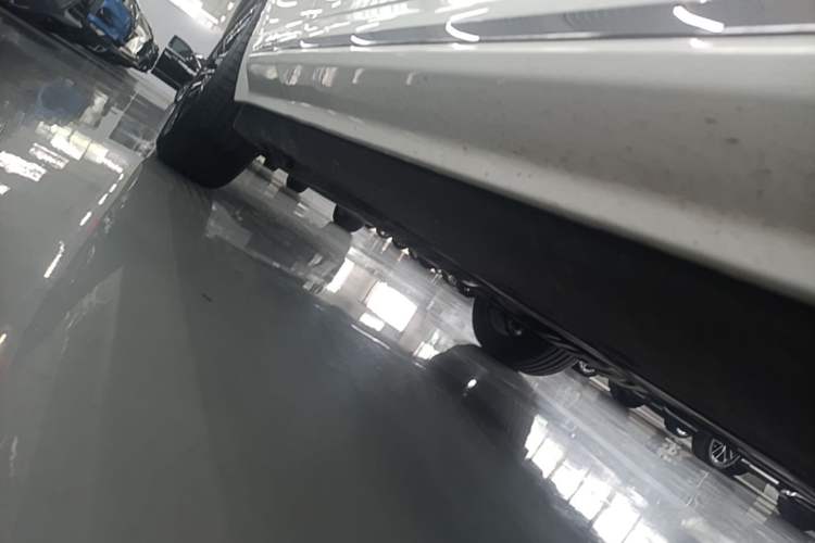 Used Volvo XC60 2022 B5 4x4 Smart Luxury Edition Right Side Sill