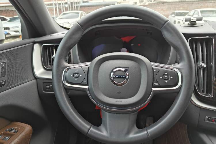 Used Volvo XC60 2022 B5 4x4 Zhiyi Luxury Edition Steering Wheel