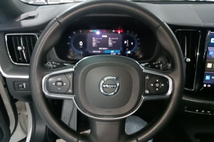 Used Volvo XC60 2022 B5 4x4 Zhiyi Luxury Edition Steering Wheel