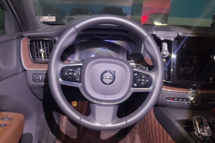 Used Volvo XC60 2022 B5 4x4 Smart Luxury Edition Steering Wheel