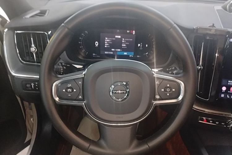 Used Volvo XC60 2022 B5 4x4 Zhiyi Luxury Edition Steering Wheel