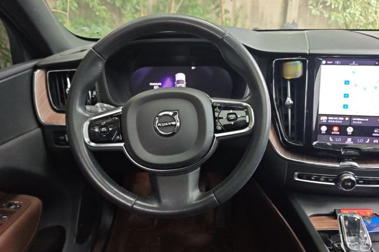 Used Volvo XC60 2022 B5 4x4 Smart Luxury Edition Steering Wheel