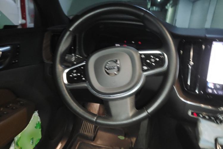 Used Volvo XC60 2022 B5 4x4 Smart Luxury Edition Steering Wheel