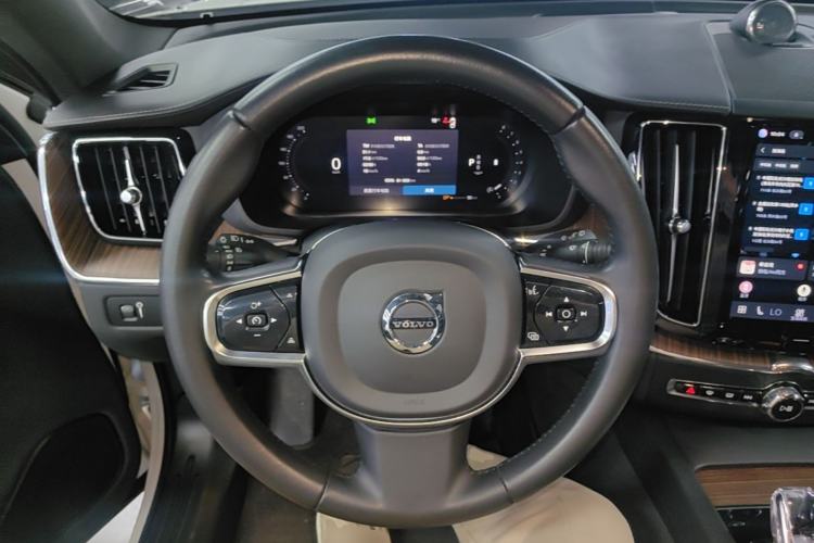 Used Volvo XC60 2022 B5 4x4 Smart Luxury Edition Steering Wheel