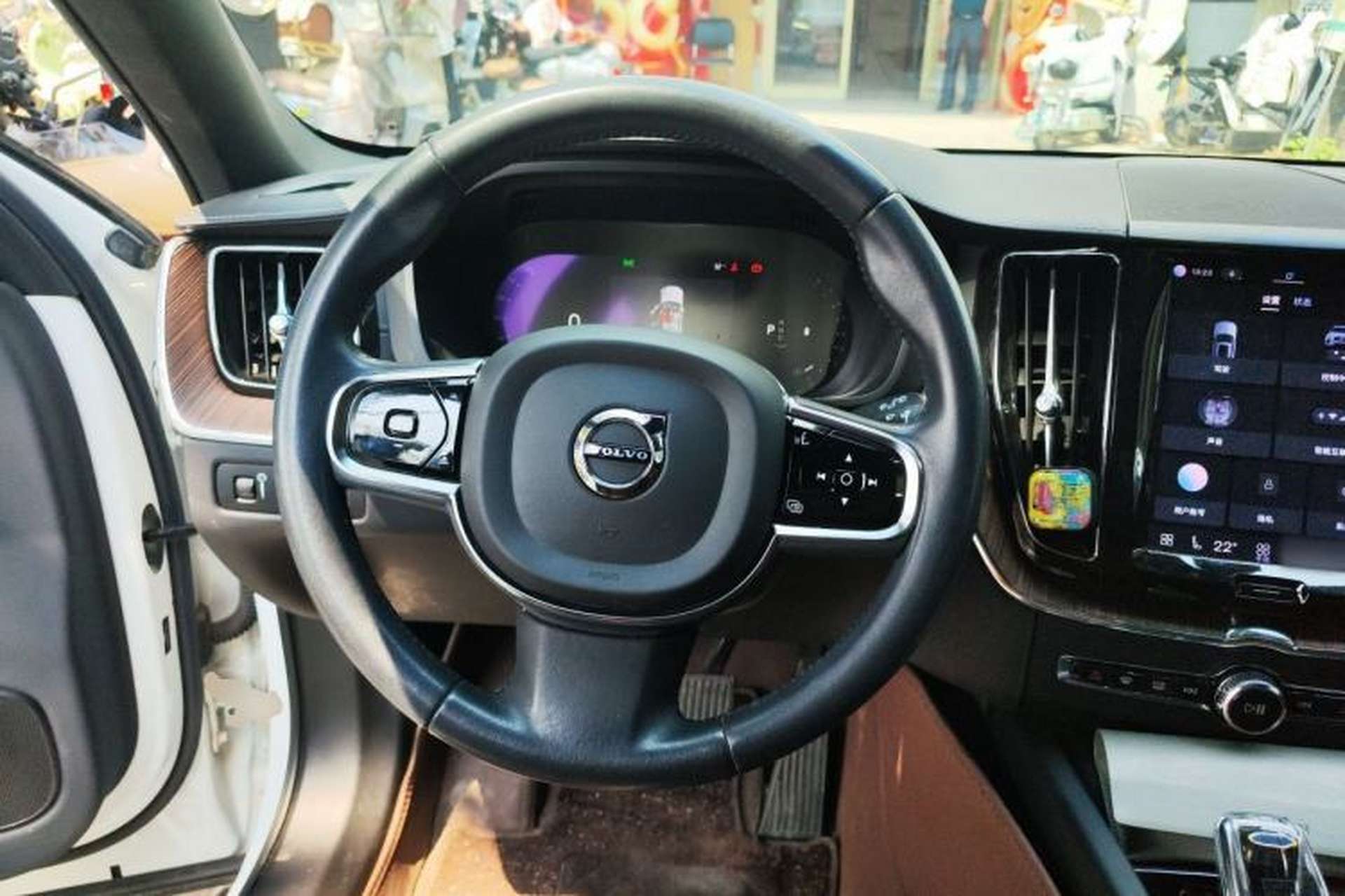 Used Volvo XC60 2022 B5 4x4 Smart Luxury Edition Steering Wheel