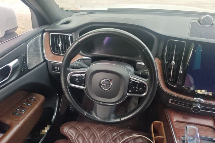 Used Volvo XC60 2022 B5 4x4 Smart Luxury Edition Steering Wheel