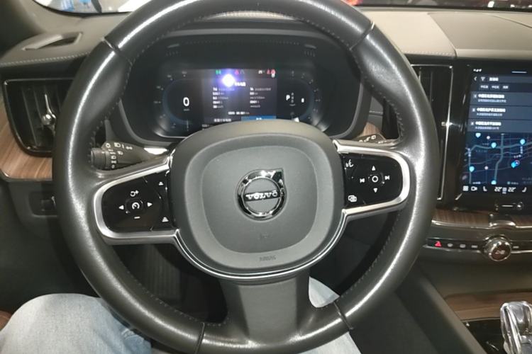 Used Volvo XC60 2022 B5 4x4 Smart Luxury Edition Steering Wheel