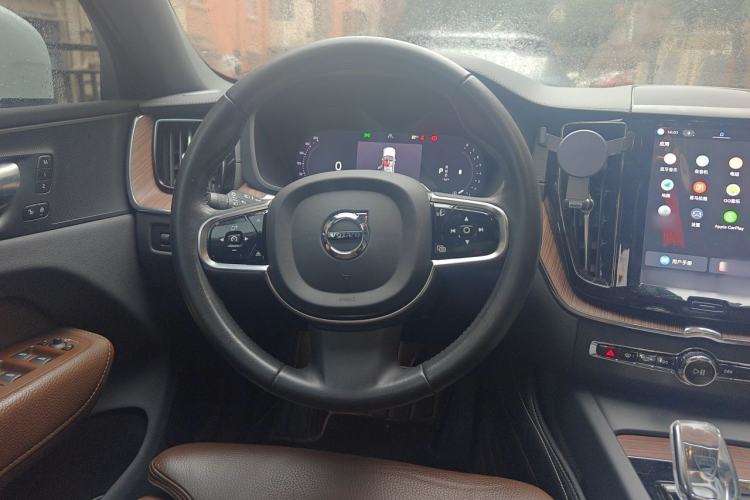 Used Volvo XC60 2022 B5 4x4 Smart Luxury Edition Steering Wheel