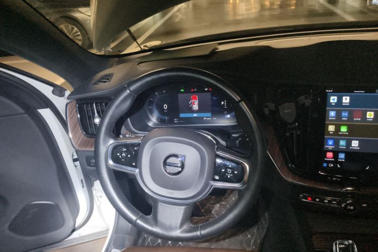 Used Volvo XC60 2022 B5 4x4 Smart Luxury Edition Steering Wheel