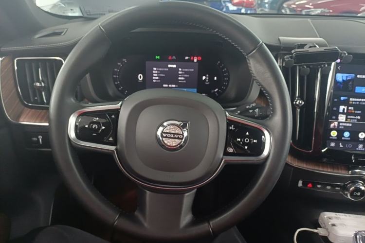 Used Volvo XC60 2022 B5 4x4 Smart Luxury Edition Steering Wheel