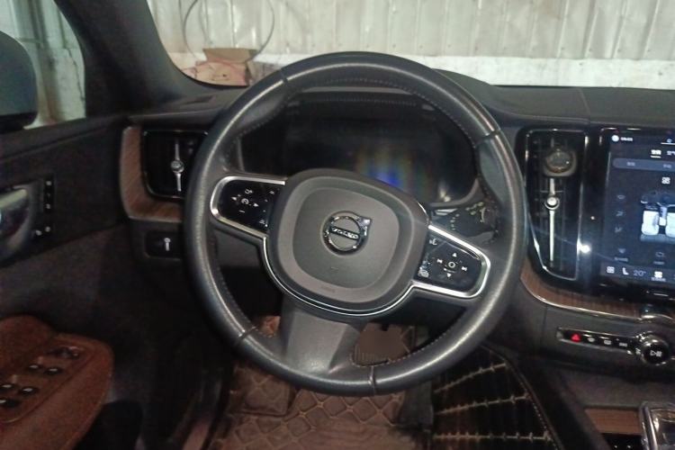 Used Volvo XC60 2022 B5 4x4 Smart Luxury Edition Steering Wheel
