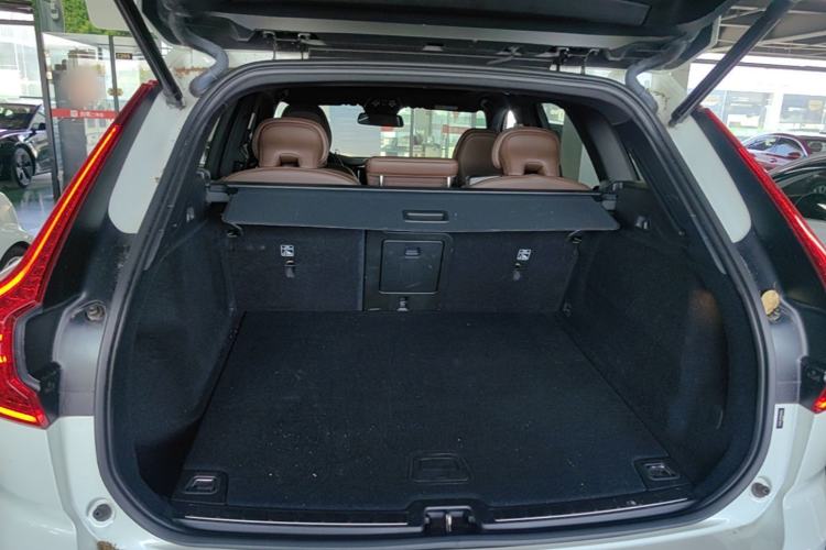Used Volvo XC60 2022 B5 4x4 Zhiyi Luxury Edition Trunk